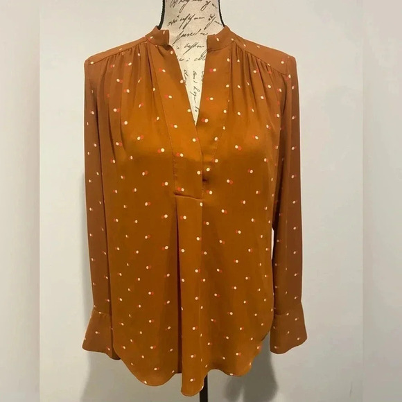 ANN TAYLOR Polka Dot Print Split Neck Pleated Blouse. Size XS - Picture 8 of 8